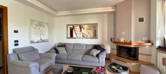 2 Schlafzimmer Wohnung in Capriolo, Italy, Nr. 268793 8