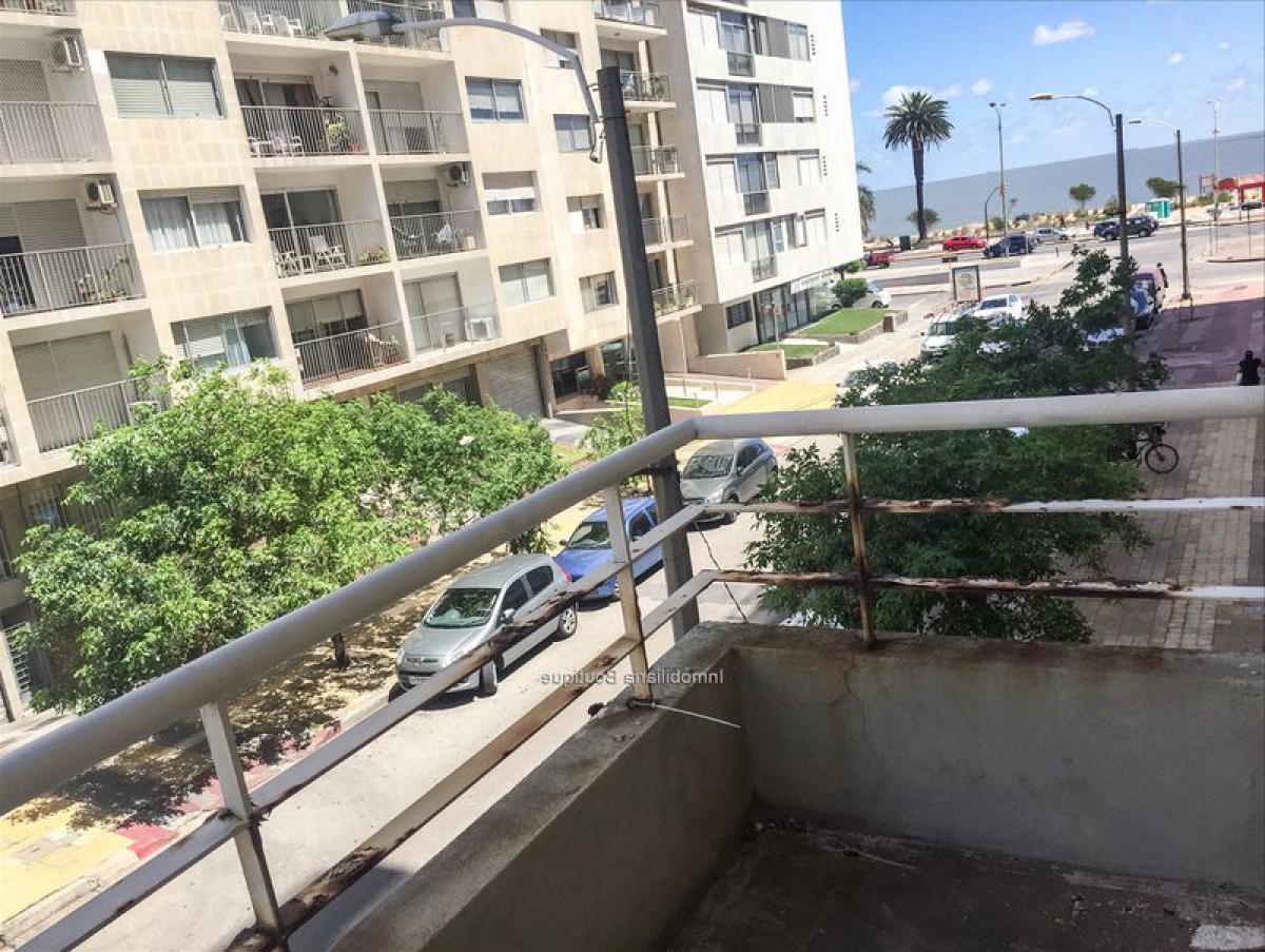 3 bedrooms Apartment in Montevideo, Uruguay No. 3451