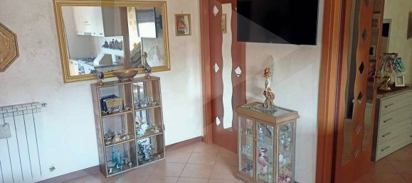 Apartamento de 3 divisões em Guidonia Montecelio, Italy N.º 33618 2