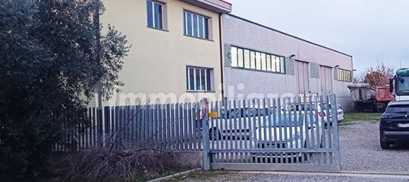 952m² Warehouse in Grosseto, Italy No. 82958 2