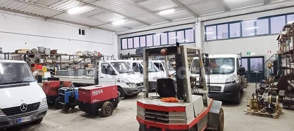 952m² Warehouse in Grosseto, Italy No. 82958 14