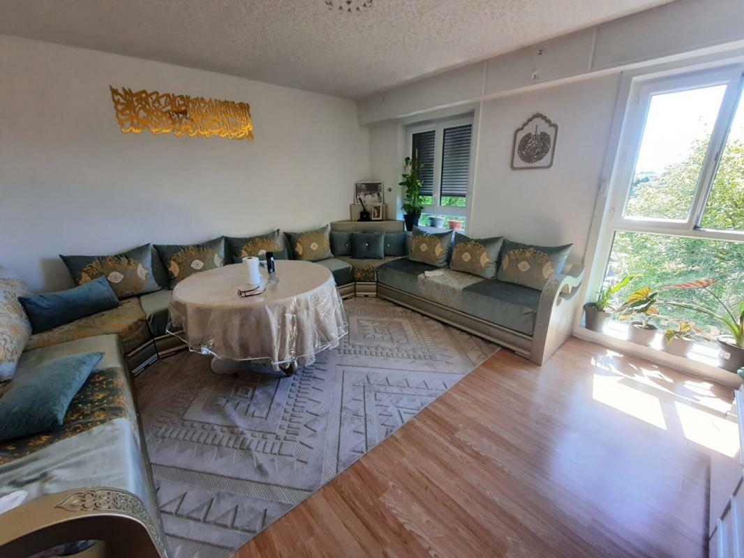 Apartamento de 3 dormitorios en Saint-Jean-de-la-Ruelle, France No. 302681