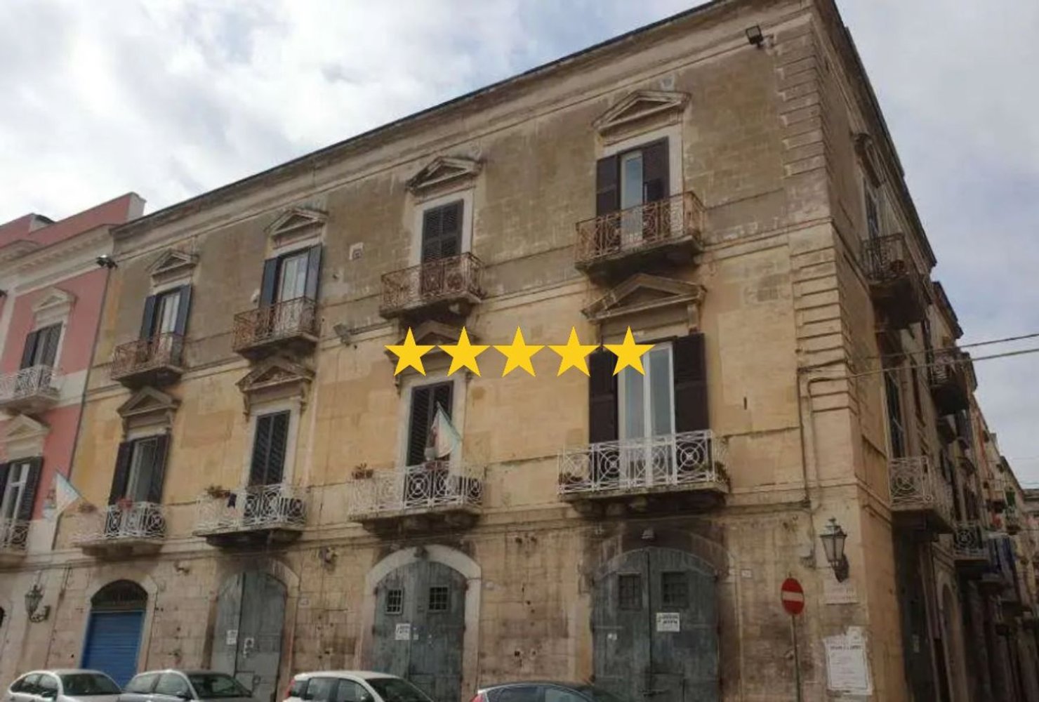 7 rooms Apartment in Trani, Italy No. 185896