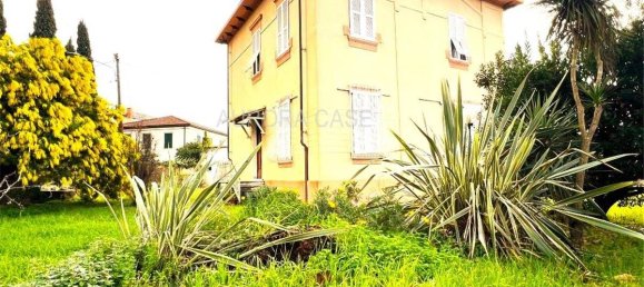 4 bedrooms Villa in Massa, Italy No. 45797 2