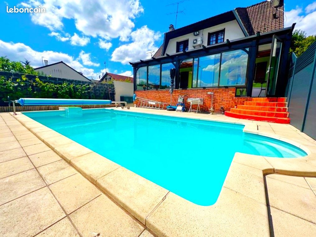 3 bedrooms House in Le Bourget, France No. 184921