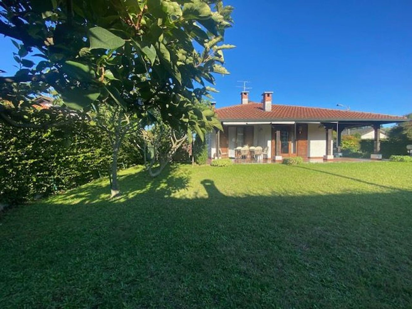 4 bedrooms Villa in Bregnano, Italy No. 382840