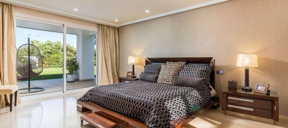 5 bedrooms Villa in Estepona, Spain No. 105625 11