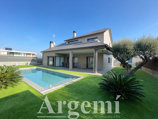 4 غرف نوم منزل في Palau-Solita I Plegamans, Spain رقم 142349