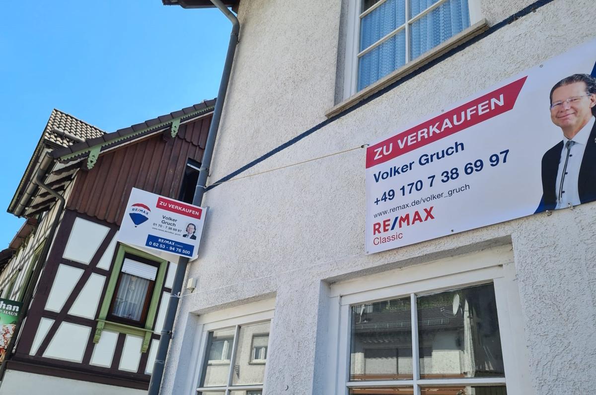 7 rooms Building in Bergstrase, Germany No. 142685