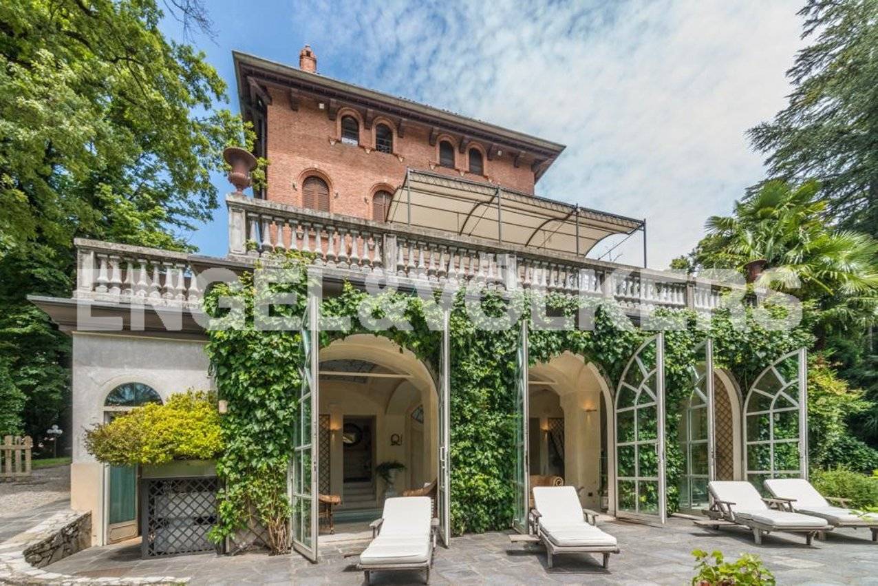 7 bedrooms Villa in Varese, Italy No. 188328