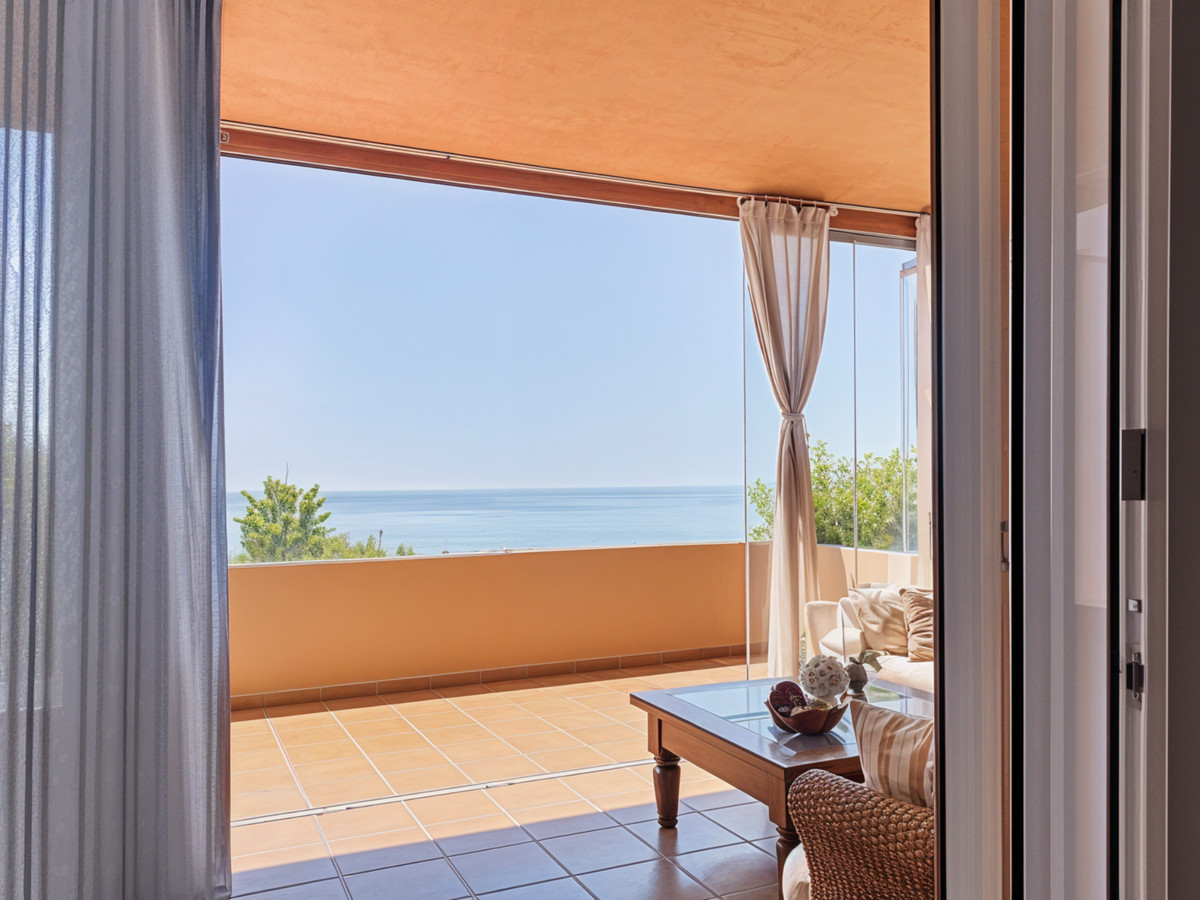 3 bedrooms Townhouse in Estepona, Spain No. 251050