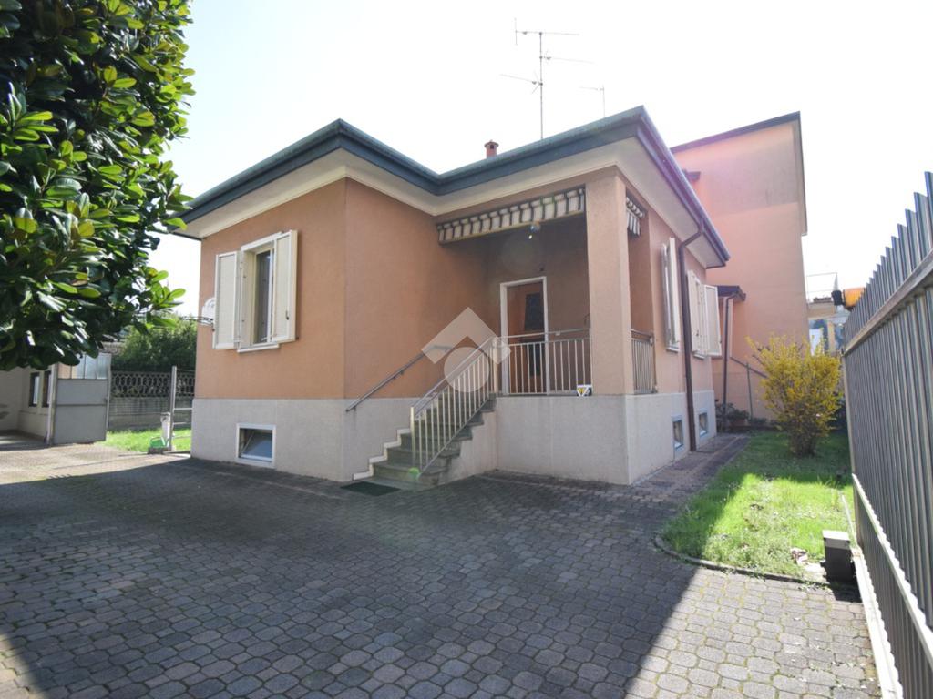 1 Schlafzimmer Villa in Monza, Italy, Nr. 54847