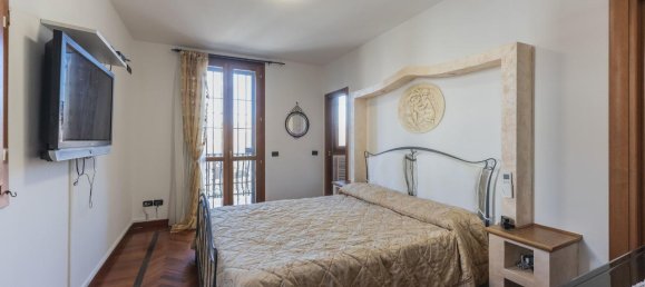 6 rooms Apartment in San Pietro in Casale, Italy No. 35337 6