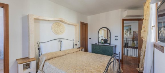 6 rooms Apartment in San Pietro in Casale, Italy No. 35337 2