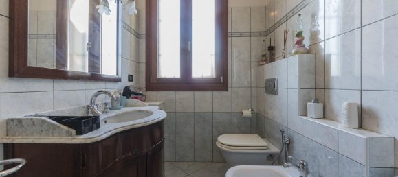 6 rooms Apartment in San Pietro in Casale, Italy No. 35337 15