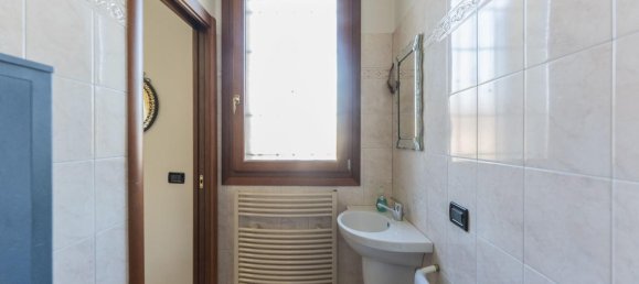 6 rooms Apartment in San Pietro in Casale, Italy No. 35337 3