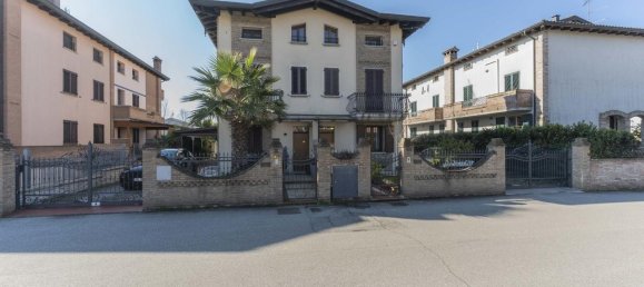 6 rooms Apartment in San Pietro in Casale, Italy No. 35337 26