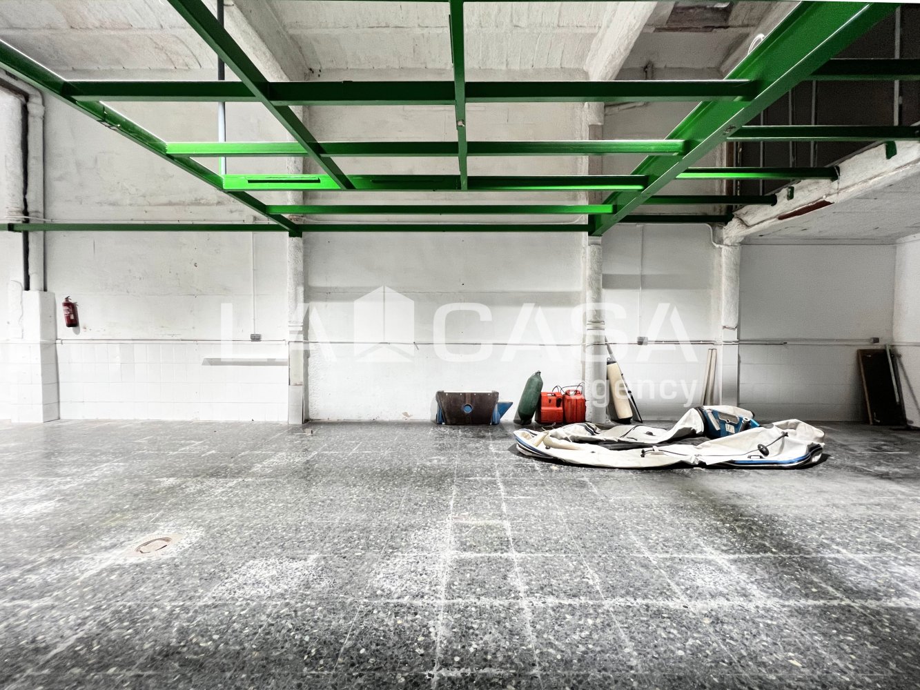 184m² Commercial property in Badalona, Spain No. 158542