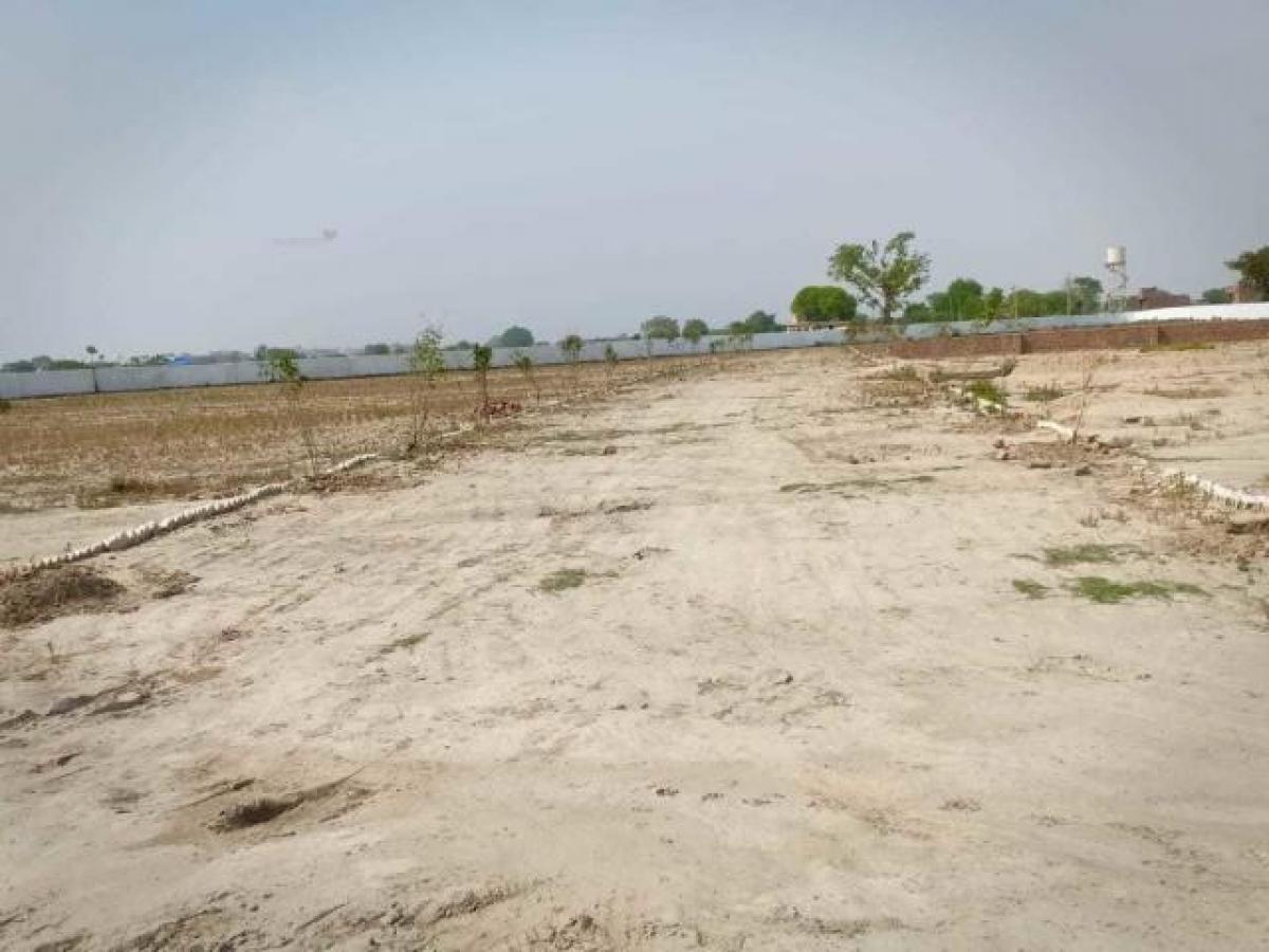  Land in Mathura, India No. 36726