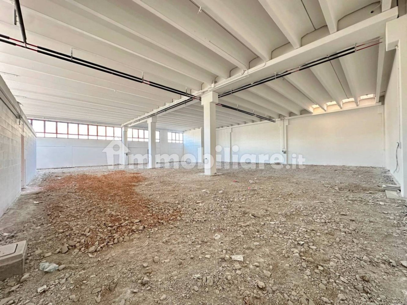 1550m² Warehouse in Lavagno, Italy No. 377855