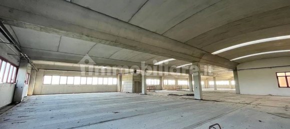 1550m² Warehouse in Lavagno, Italy No. 377855 2