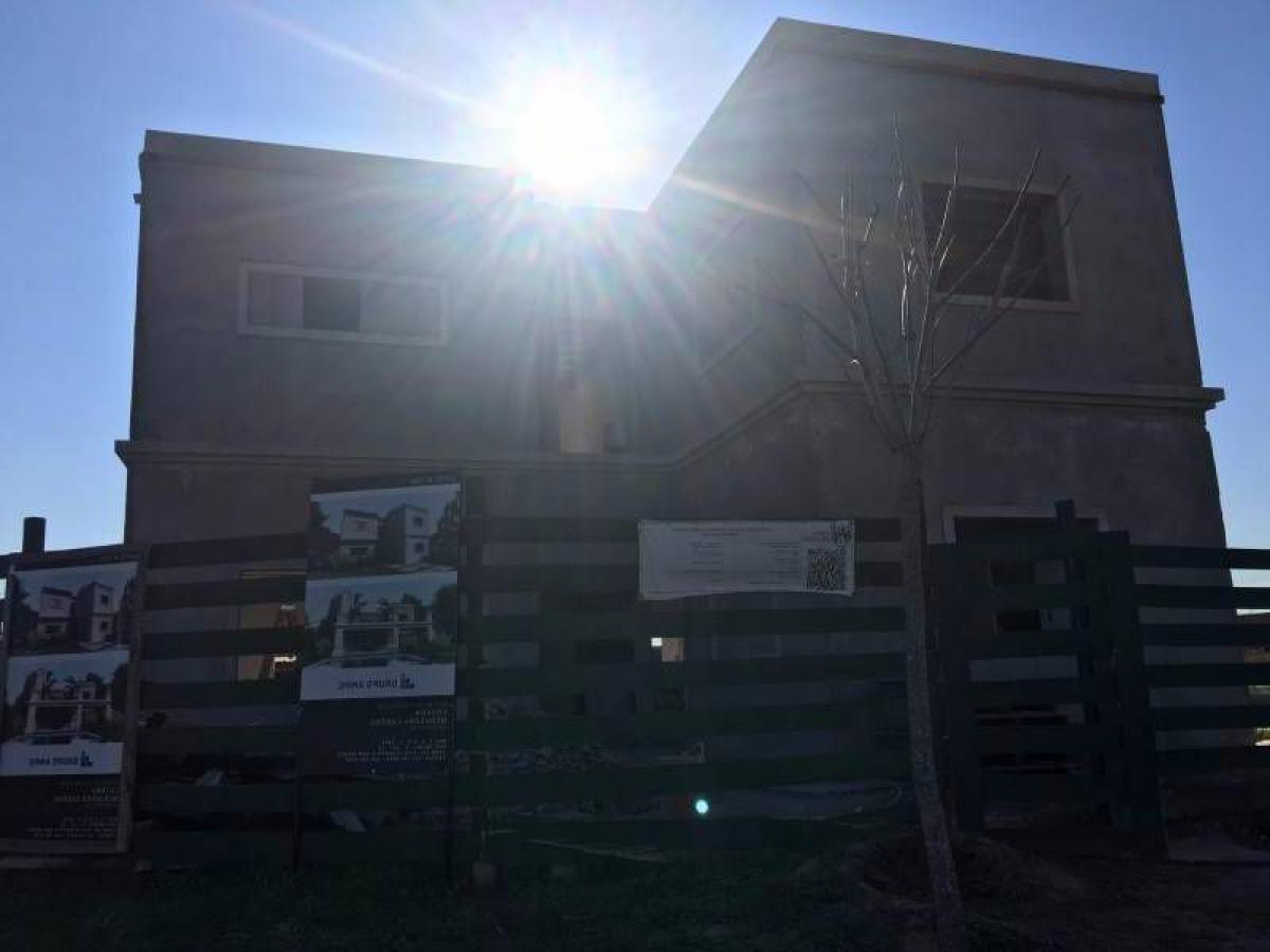 Дом с 3 спальнями в Тигре, Аргентина № 62138