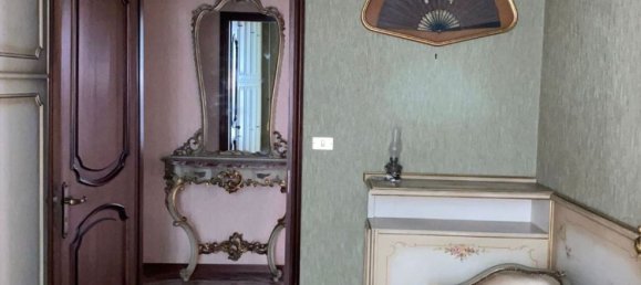 6 rooms Apartment in Alessandria, Italy No. 51427 4