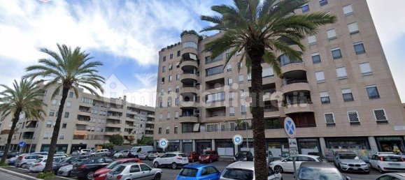 1 room Commercial property in Rome, Italy No. 52578 8