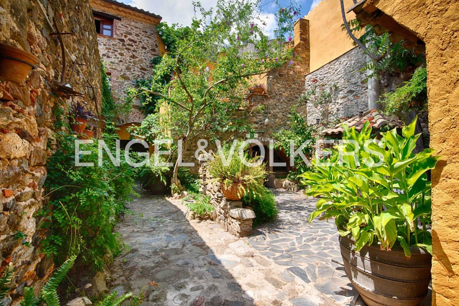 3 bedrooms House in Garriguella, Spain No. 177369