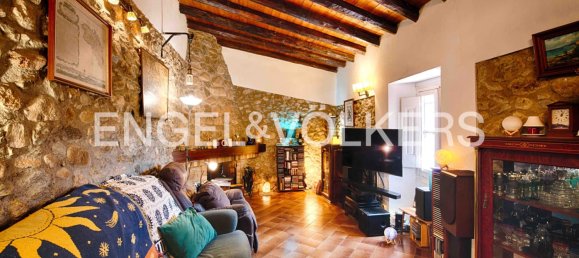 3 bedrooms House in Garriguella, Spain No. 177369 4