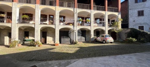 Дом с 6 комнатами в Кьяверано, Италия № 119256 3