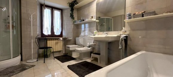 Дом с 6 комнатами в Кьяверано, Италия № 119256 18