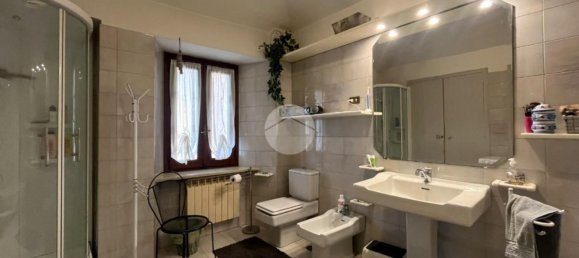 Дом с 6 комнатами в Кьяверано, Италия № 119256 15