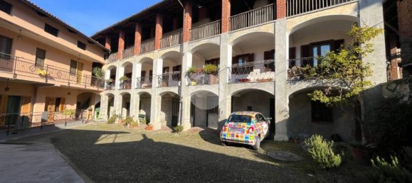 Дом с 6 комнатами в Кьяверано, Италия № 119256 2