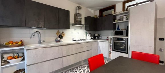 Дом с 6 комнатами в Кьяверано, Италия № 119256 5