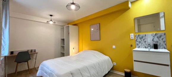 5 bedrooms Building in Valenciennes, France No. 94629 3