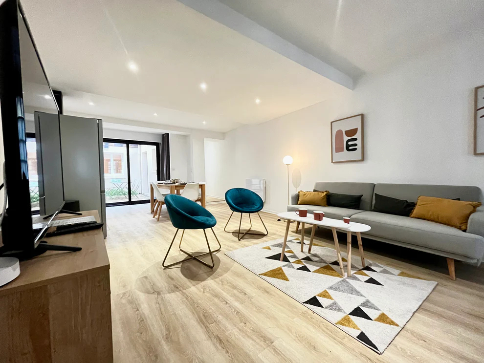 5 bedrooms Building in Valenciennes, France No. 94629