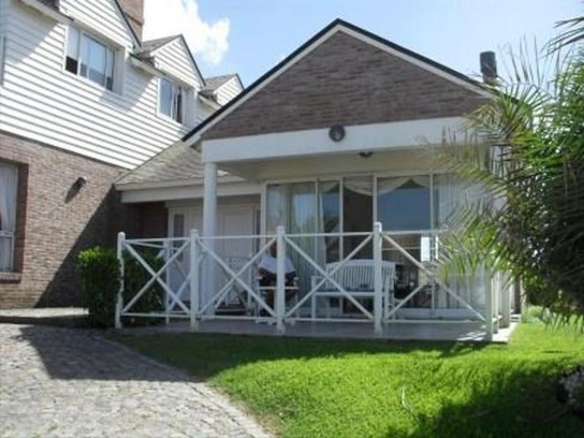 5 bedrooms House in Mar del Plata, Argentina No. 84491