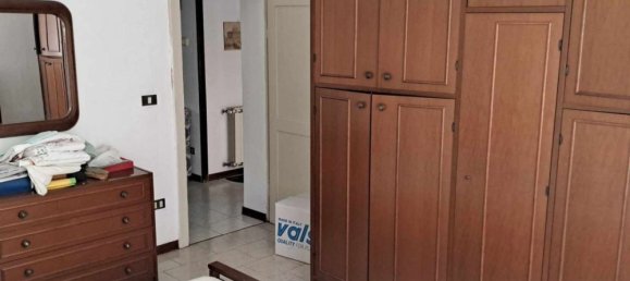 4-salle Appartement à Ravenna, Italy No. 8717 10