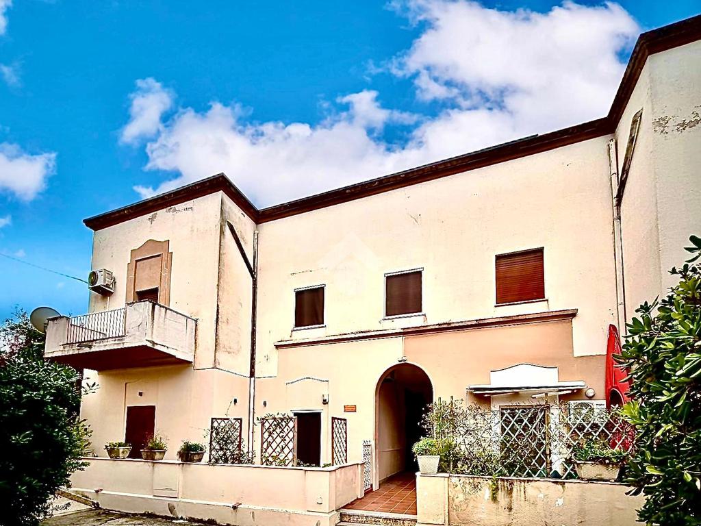 3 bedrooms Apartment in Palermo, Italy No. 170625