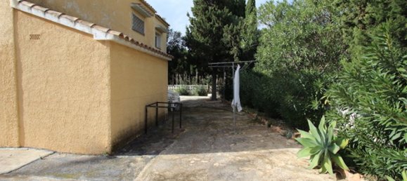 4 bedrooms Villa in Calpe, Spain No. 15219 3