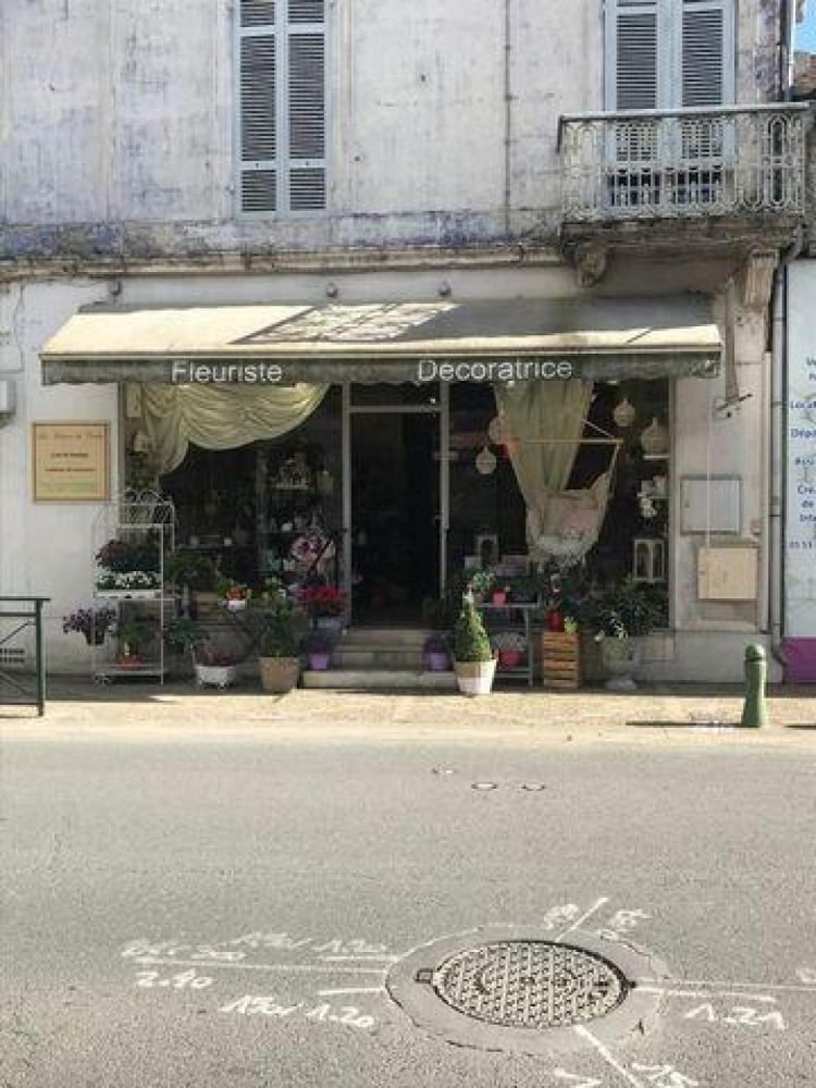 60m² Office in Mussidan, France No. 17871