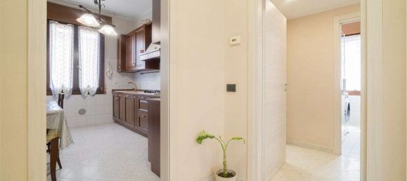 3 bedrooms Apartment in Carpi, Italy No. 370221 4