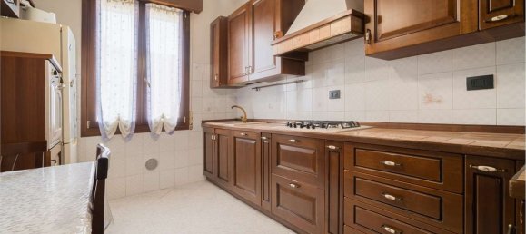 3 bedrooms Apartment in Carpi, Italy No. 370221 5