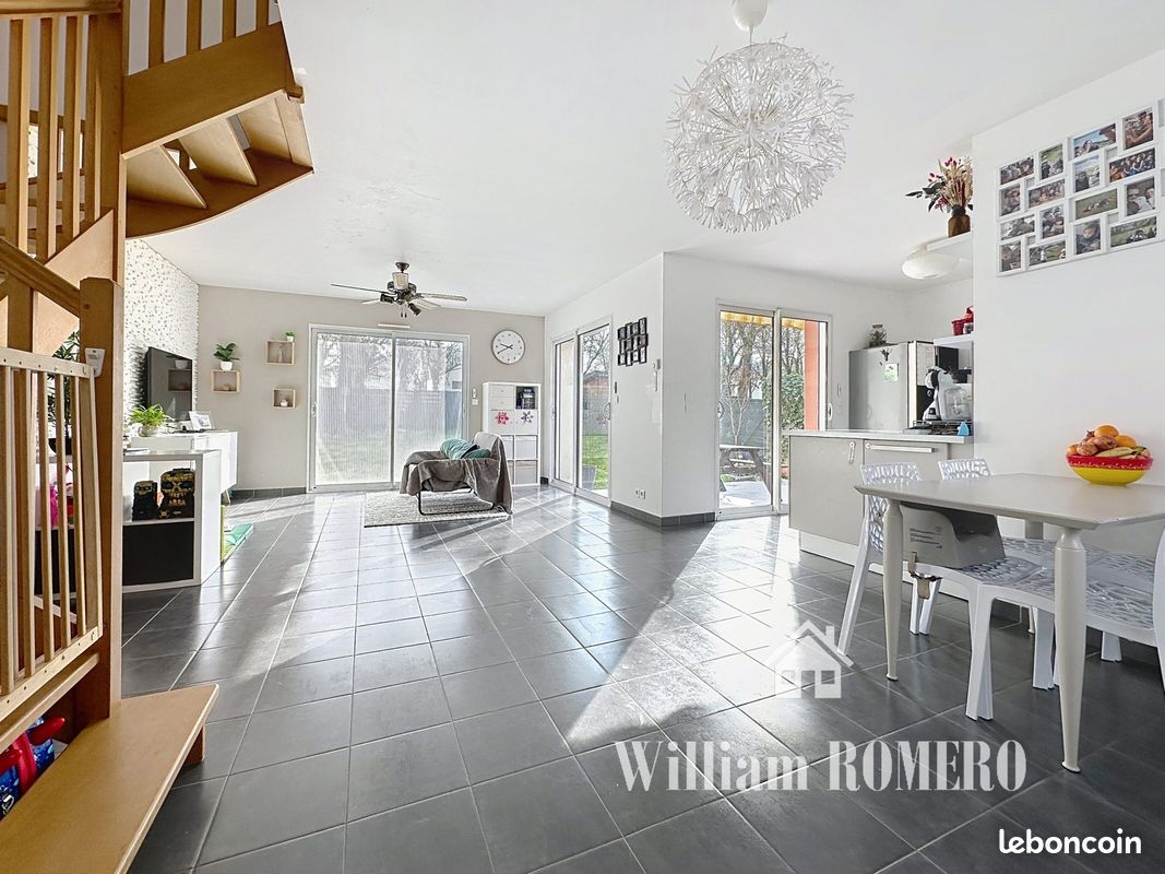 Casa de 3 dormitorios en Donges, France No. 98407