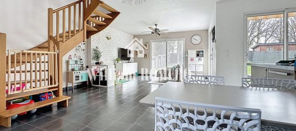 Casa de 3 dormitorios en Donges, France No. 98407 2