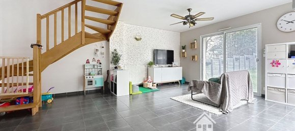 Casa de 3 dormitorios en Donges, France No. 98407 3