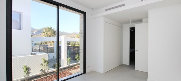 4 bedrooms Villa in Marbella, Spain No. 98896 33