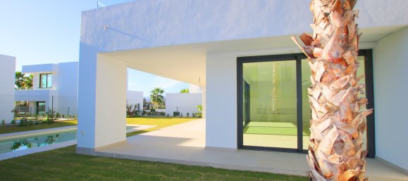 4 bedrooms Villa in Marbella, Spain No. 98896 5