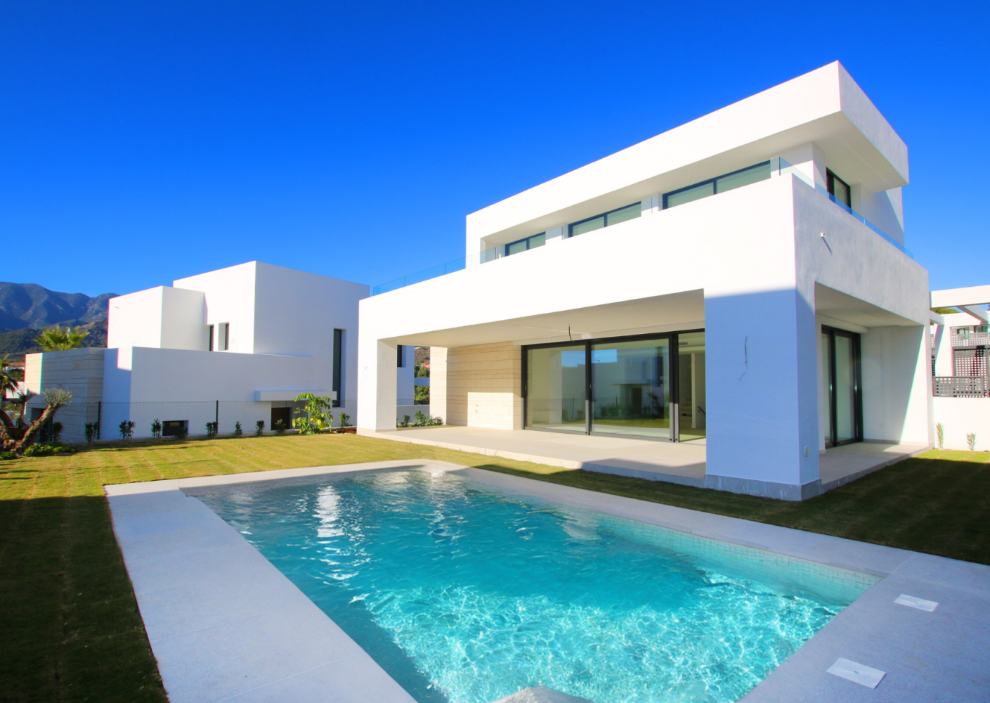 4 bedrooms Villa in Marbella, Spain No. 98896